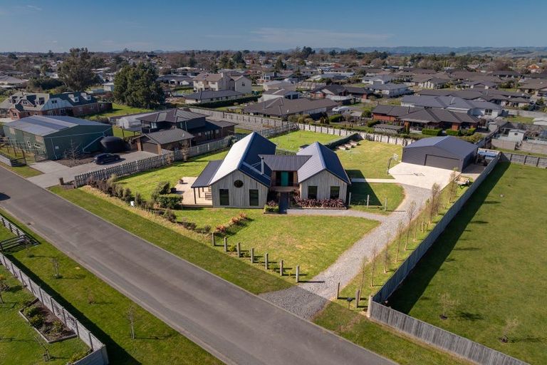 Photo of property in 1 Remutaka Lane, Carterton, 5713