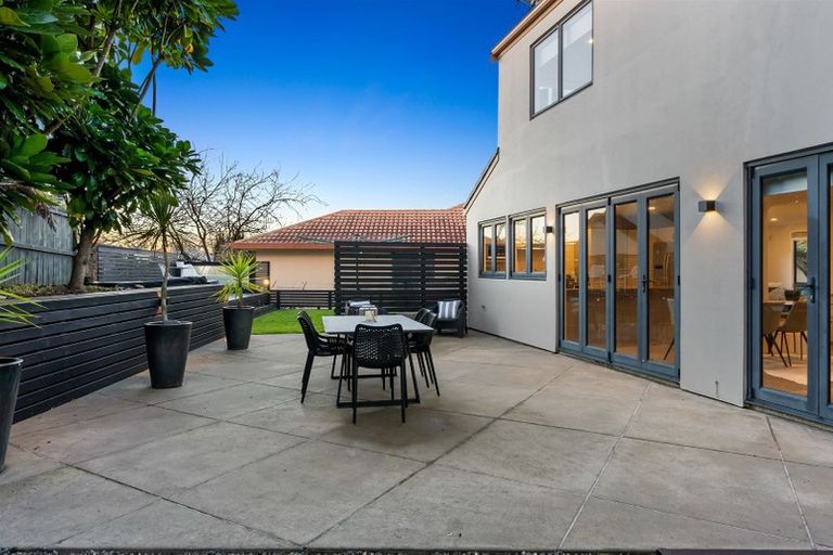 Photo of property in 14 San Martin Place, Goodwood Heights, Auckland, 2105