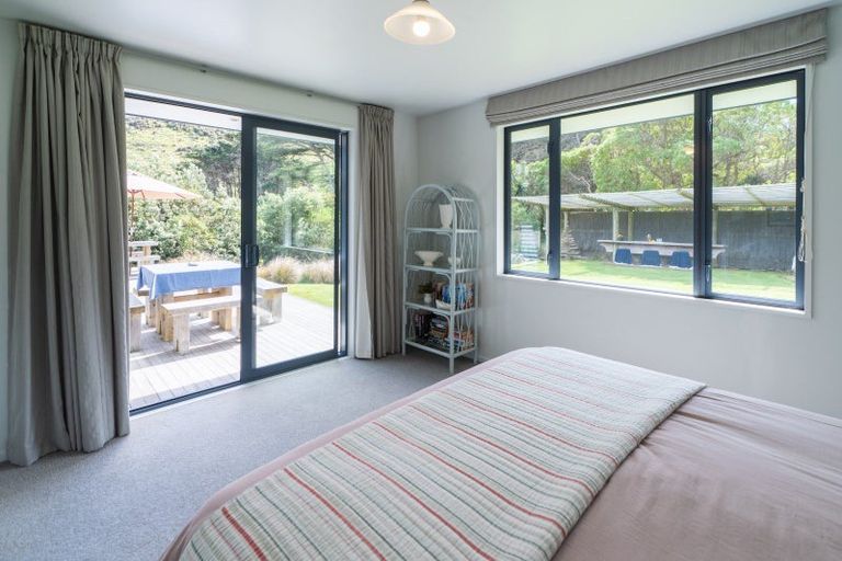 Photo of property in 904 Te Oka Bay Road, Te Oka, Little River, 7591