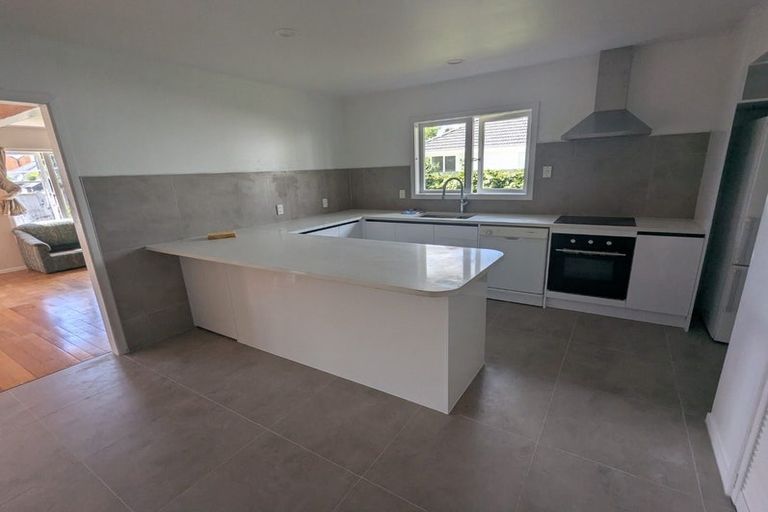 Photo of property in 30 Kervil Avenue, Te Atatu Peninsula, Auckland, 0610