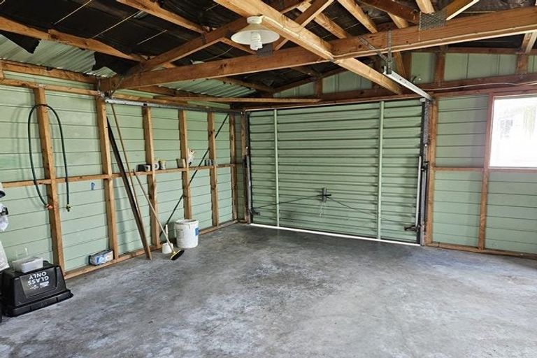 Photo of property in 39 Raglan Avenue, Cloverlea, Palmerston North, 4412