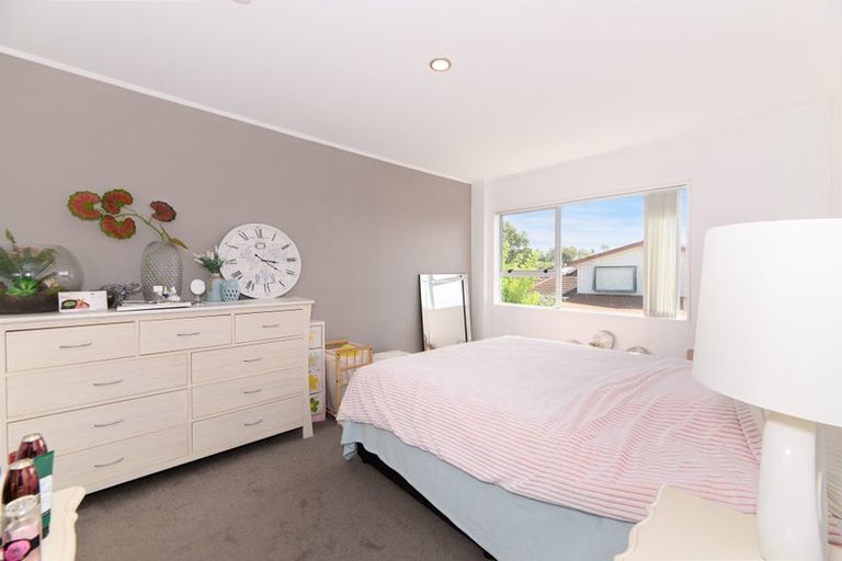 Photo of property in 2/401 East Coast Road, Mairangi Bay, Auckland, 0630