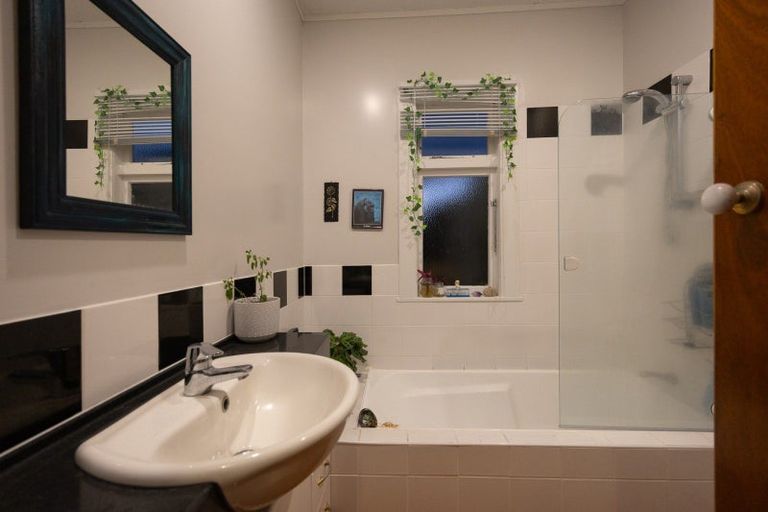 Photo of property in 43 College Street, Awapuni, Palmerston North, 4412