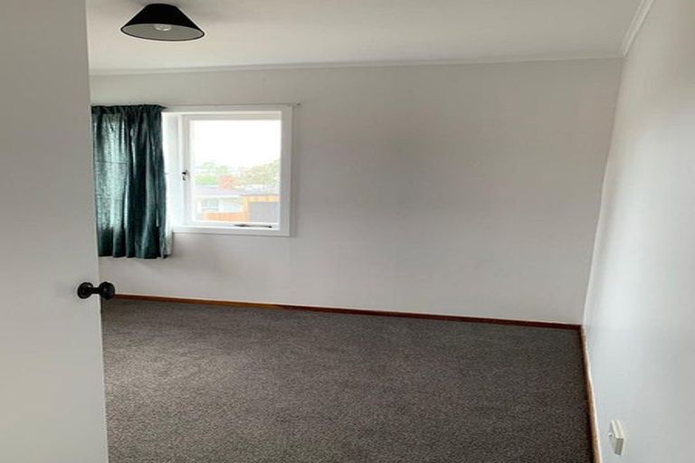 Photo of property in 32a Toru Street, Te Atatu Peninsula, Auckland, 0610