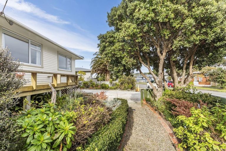 Photo of property in 42 Herewini Street, Titahi Bay, Porirua, 5022