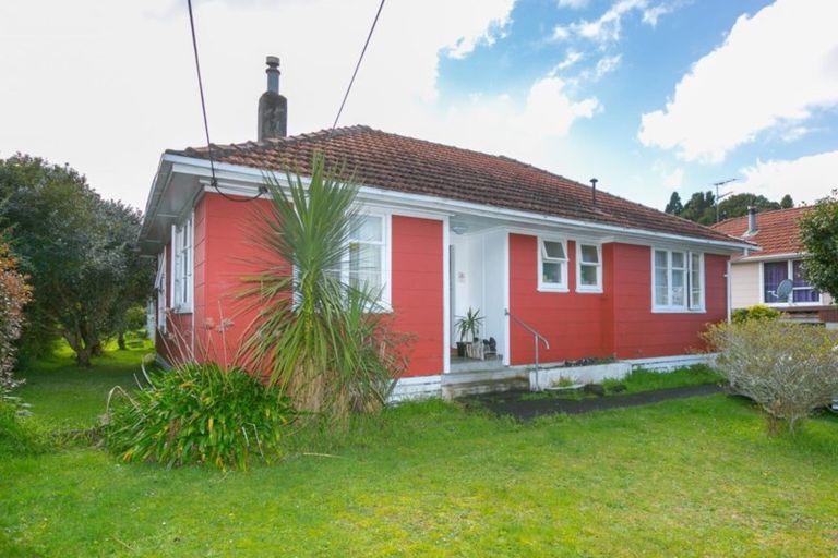 Photo of property in 90 Huatoki Street, Vogeltown, New Plymouth, 4310