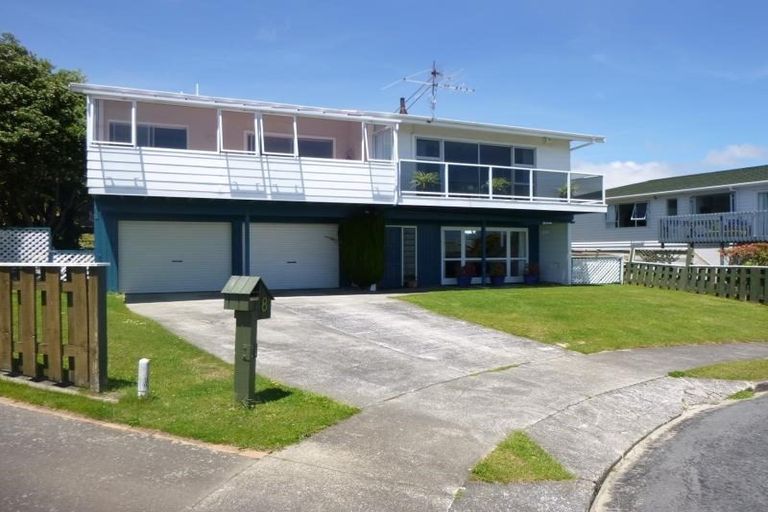 Photo of property in 8 Ettrick Grove, Papakowhai, Porirua, 5024