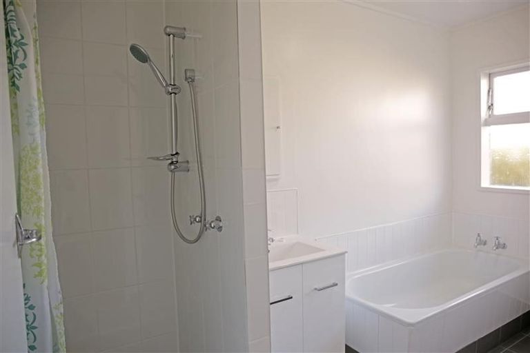 Photo of property in 17a Strathmore Avenue, Strathmore Park, Wellington, 6022