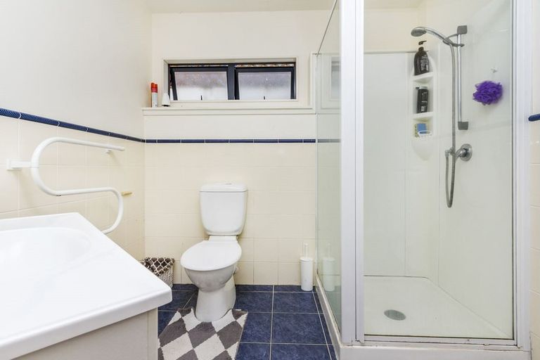 Photo of property in 2/982 East Coast Road, Northcross, Auckland, 0632