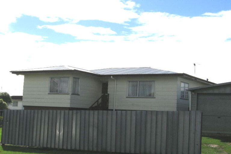 Photo of property in 2 Styca Place, Sunnyvale, Auckland, 0612