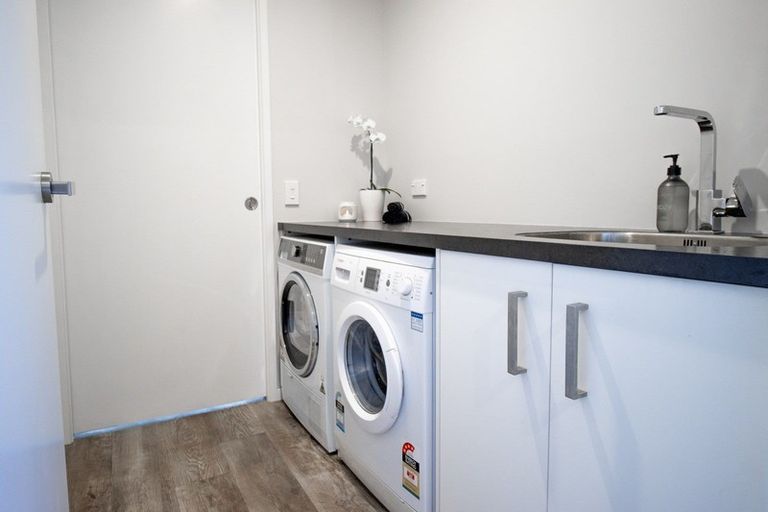 Photo of property in 4 Mediterranean Grove, Fitzherbert, Palmerston North, 4410