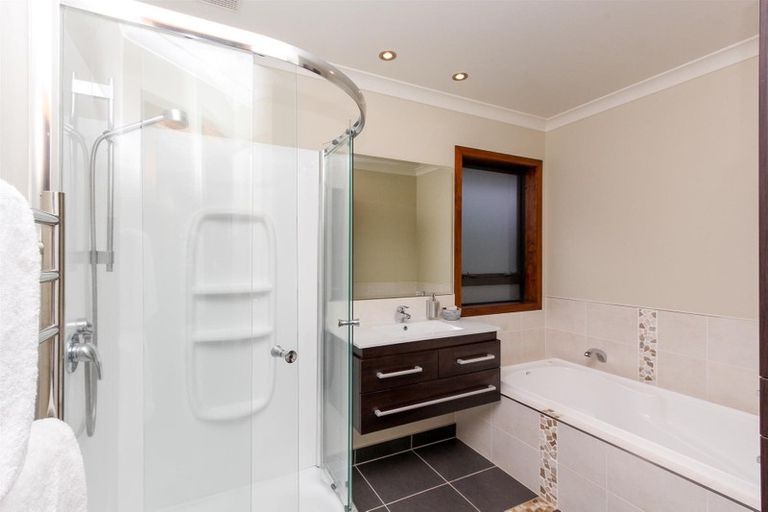 Photo of property in 4 Anderson Way, Highlands Park, New Plymouth, 4312