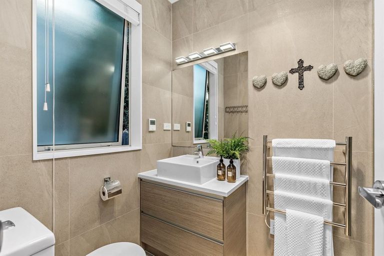 Photo of property in 1203 Whangaparaoa Road, Gulf Harbour, Whangaparaoa, 0930