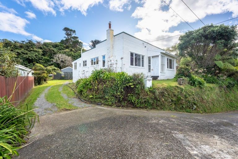 Photo of property in 91 Maungaraki Road, Korokoro, Lower Hutt, 5012