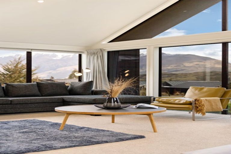 Photo of property in 35 Jacks Point Rise, Jacks Point, Queenstown, 9371