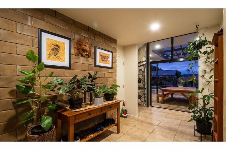 Photo of property in 8 Cloverfields Drive, Waimauku, 0812