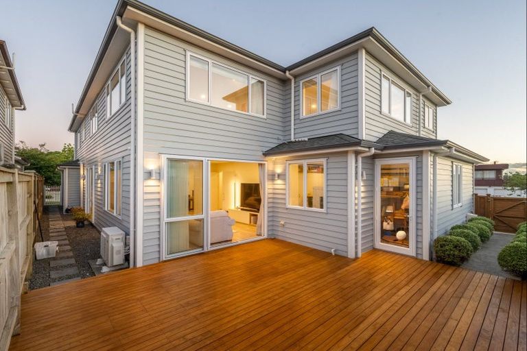 Photo of property in 10 Hedge Row, Sunnyhills, Auckland, 2010