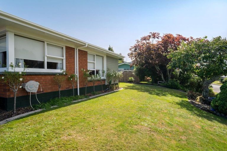 Photo of property in 6 Campbell Place, Pukehangi, Rotorua, 3015