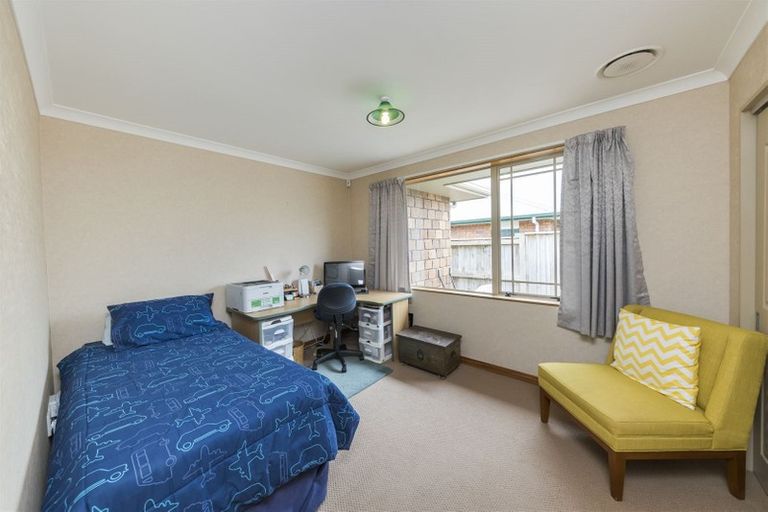 Photo of property in 11 Brookside Close, Highbury, Palmerston North, 4412