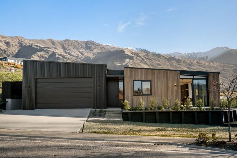 Photo of property in 1 Serpentine Street, Wanaka, 9305