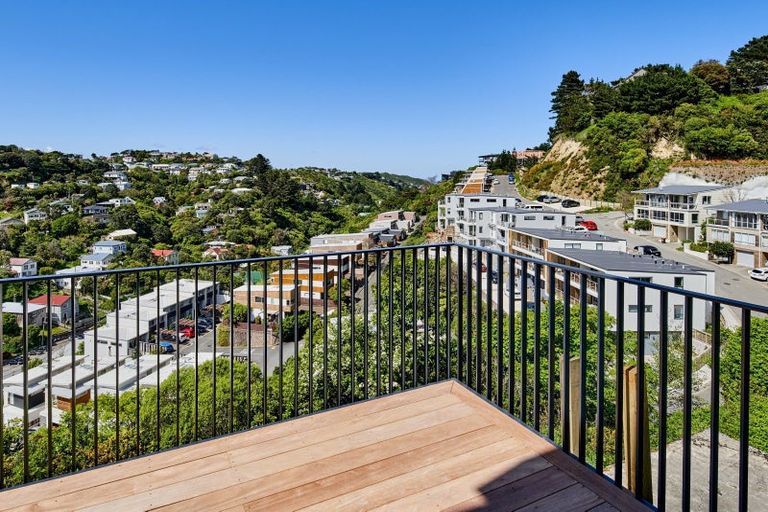 Photo of property in 62 Tiketike Way, Brooklyn, Wellington, 6021