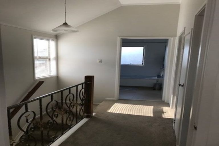 Photo of property in 1/22 Highland Park Drive, Highland Park, Auckland, 2010