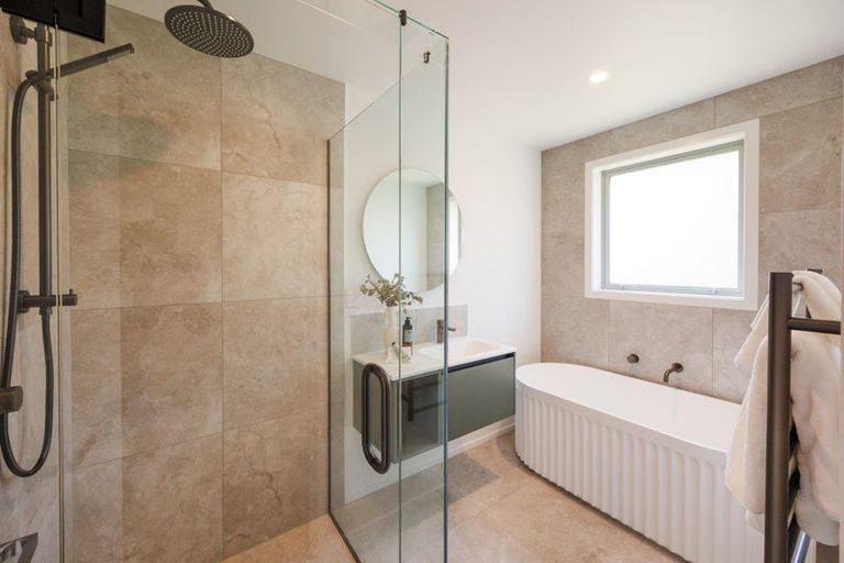 Photo of property in 68 Atlantic Drive, Fitzherbert, Palmerston North, 4410