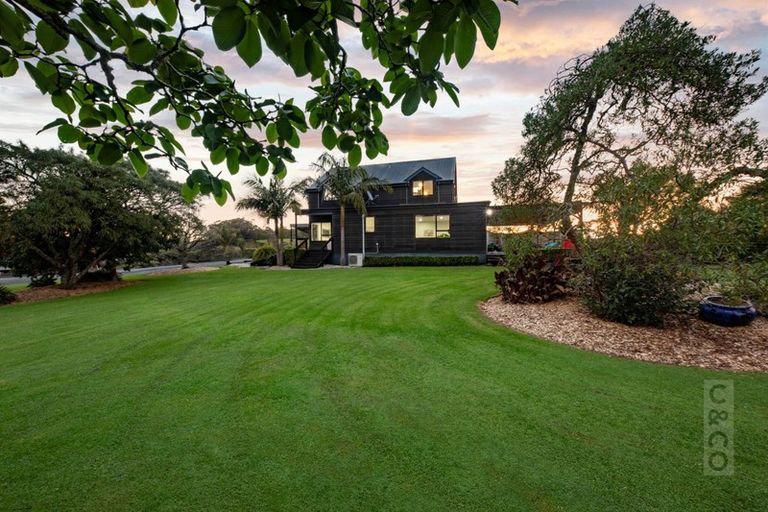 Photo of property in 206 Waitakere Road, Waitakere, Henderson, 0782