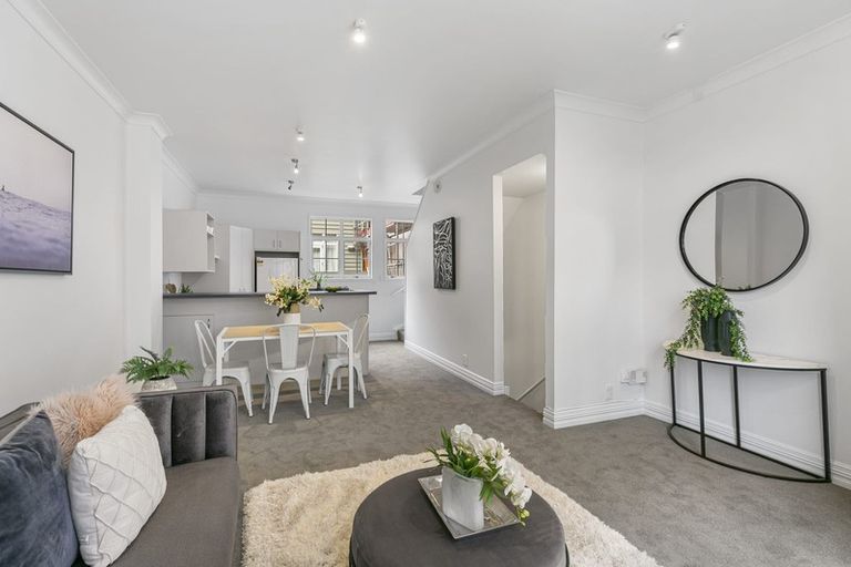 Photo of property in 52 Pipitea Street, Thorndon, Wellington, 6011