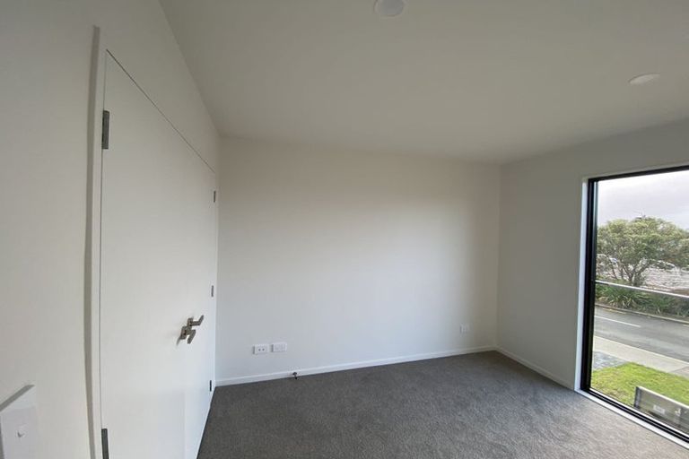 Photo of property in 2/9 Schnapper Rock Road, Greenhithe, Auckland, 0632