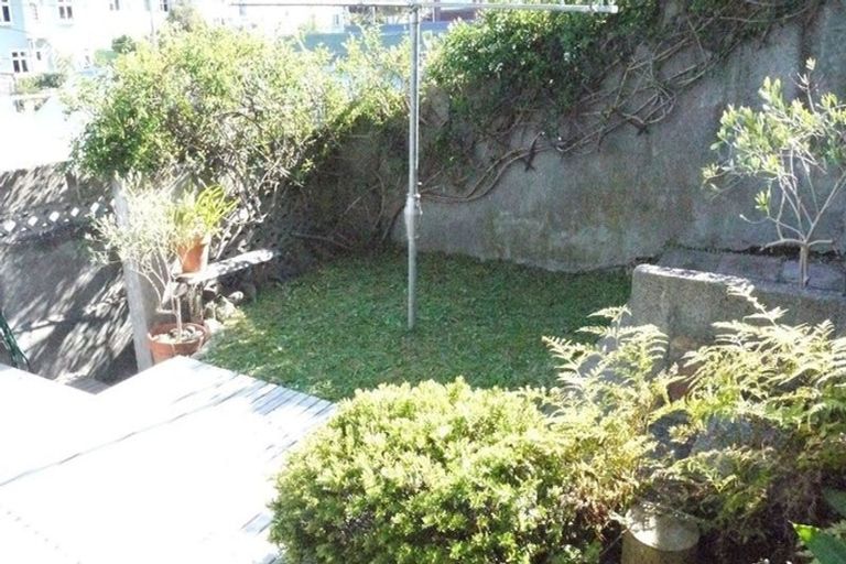 Photo of property in 44 Rolleston Street, Mount Cook, Wellington, 6021