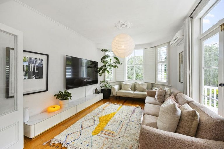 Photo of property in 1-9 Deirdre Place, Titirangi, Auckland, 0604