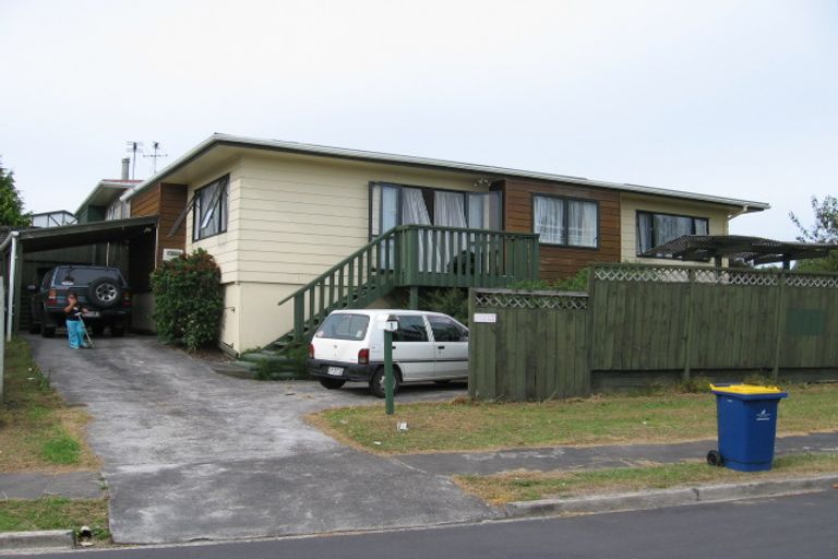 Photo of property in 1 Forster Place, West Harbour, Auckland, 0618