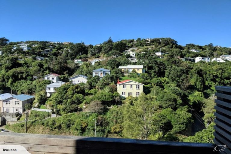 Photo of property in 31 Tiketike Way, Brooklyn, Wellington, 6021