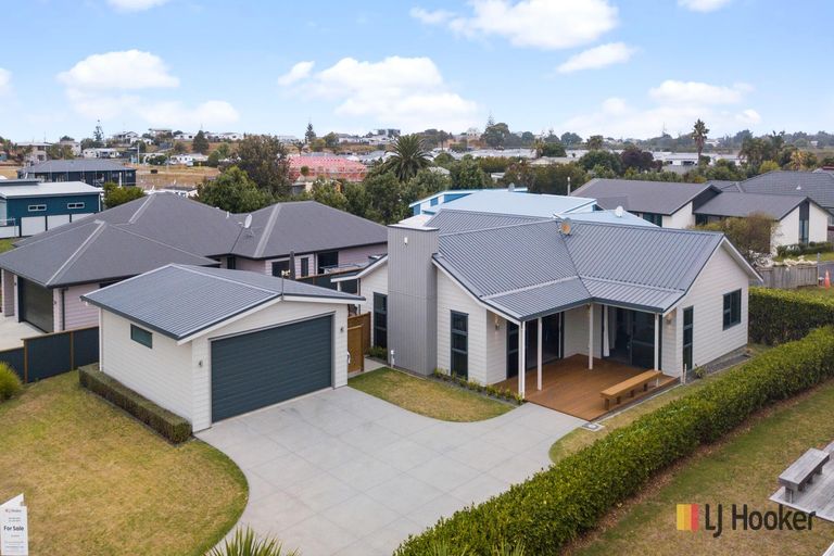 Photo of property in 23 Surfers Avenue, Waihi Beach, 3611