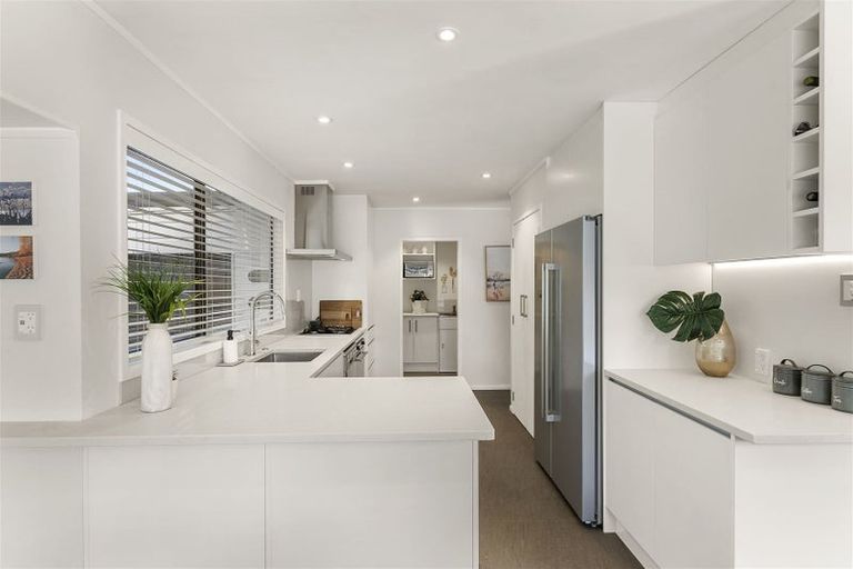 Photo of property in 57 Kurnell Drive, Botany Downs, Auckland, 2010