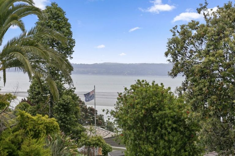 Photo of property in 1 Francis Curtis Avenue, Blockhouse Bay, Auckland, 0600