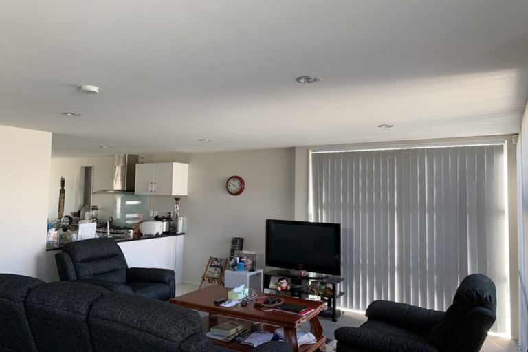 Photo of property in 5 Phar Lap Crescent, Takanini, 2112