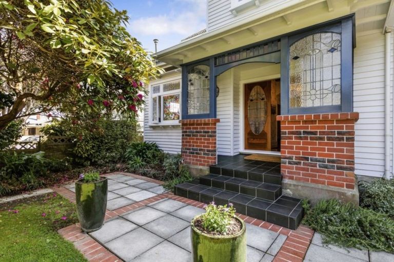 Photo of property in 17 Saint Albans Grove, Woburn, Lower Hutt, 5010