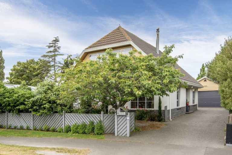 Photo of property in 22 Waitikiri Drive, Parklands, Christchurch, 8083