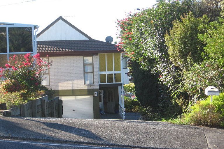 Photo of property in 2/79 Knights Road, Rothesay Bay, Auckland, 0630