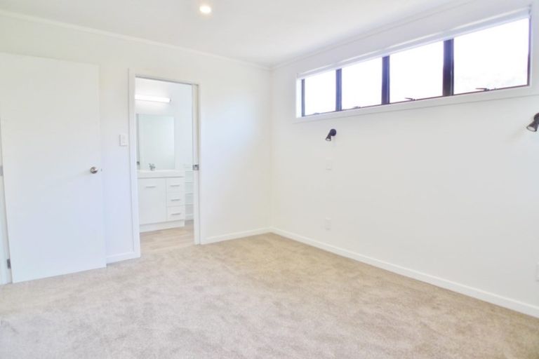 Photo of property in 192 Henderson Valley Road, Henderson, Auckland, 0612