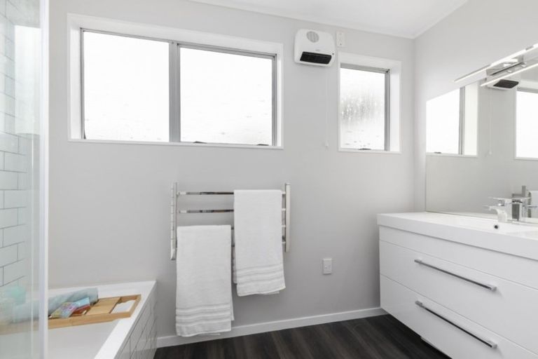 Photo of property in 28 Clapham Grove, Stokes Valley, Lower Hutt, 5019