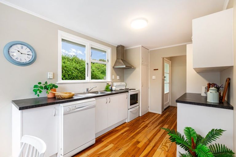 Photo of property in 16 Komata Grove, Waitangirua, Porirua, 5024