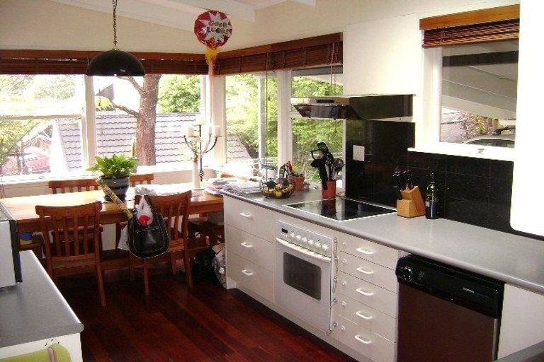 Photo of property in 62 Braemar Road, Castor Bay, Auckland, 0620