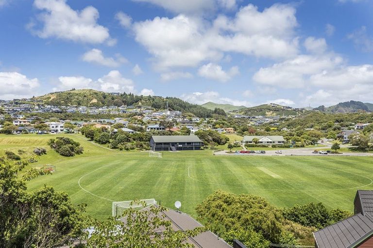 Photo of property in 37 Saunders Close, Whitby, Porirua, 5024