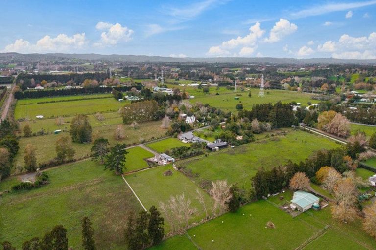 Photo of property in 124 Boord Crescent, Kumeu, 0891