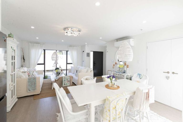 Photo of property in 90c Seymour Road, Sunnyvale, Auckland, 0612