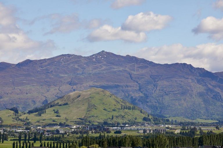 Photo of property in 24 Falconer Rise, Jacks Point, Queenstown, 9371