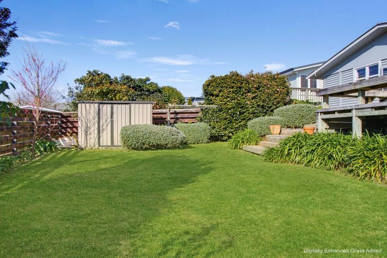 Photo of property in 5 Mayfair Place, Westown, New Plymouth, 4310